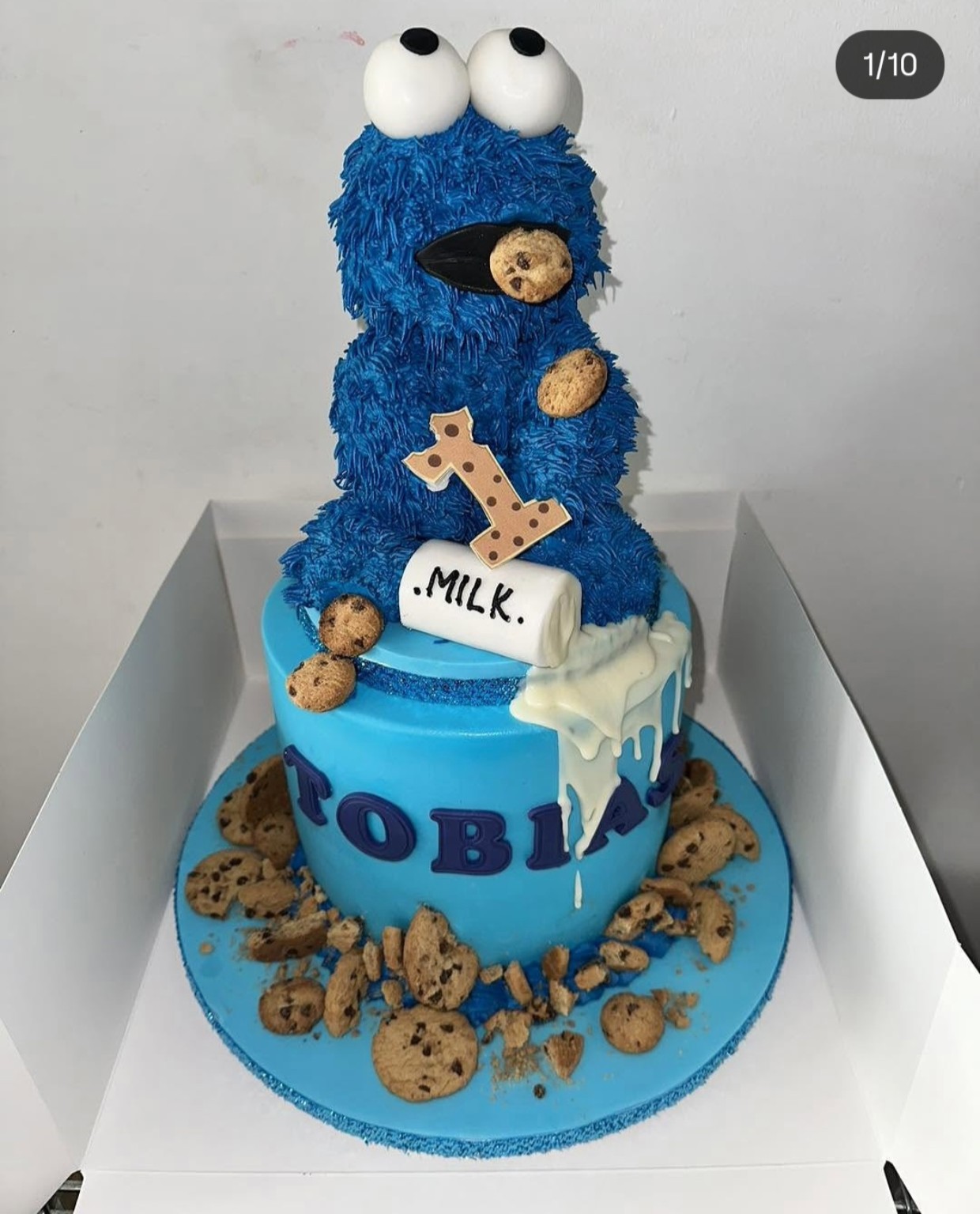 Cookie character cake